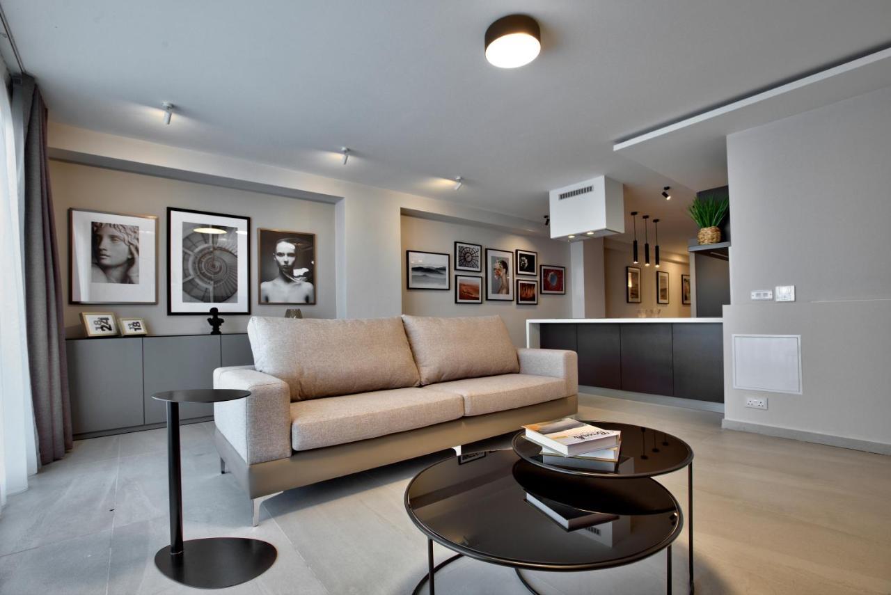 Sea Front Spacious Valletta Views Apartments Sliema Bagian luar foto