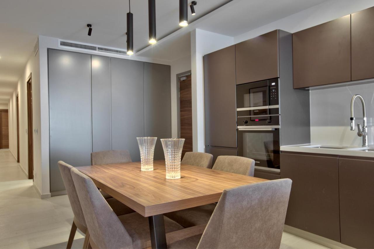 Sea Front Spacious Valletta Views Apartments Sliema Bagian luar foto