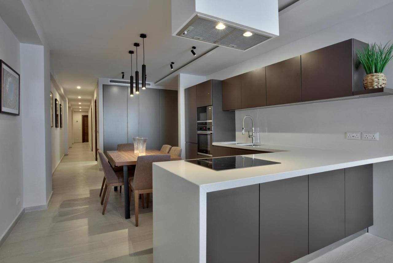 Sea Front Spacious Valletta Views Apartments Sliema Bagian luar foto
