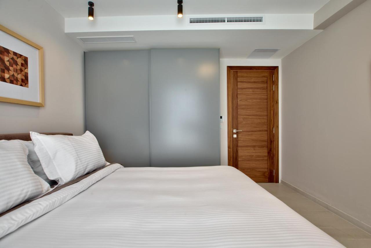 Sea Front Spacious Valletta Views Apartments Sliema Bagian luar foto