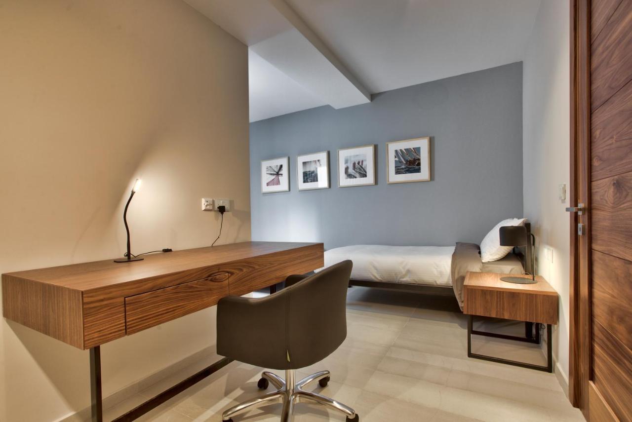 Sea Front Spacious Valletta Views Apartments Sliema Bagian luar foto
