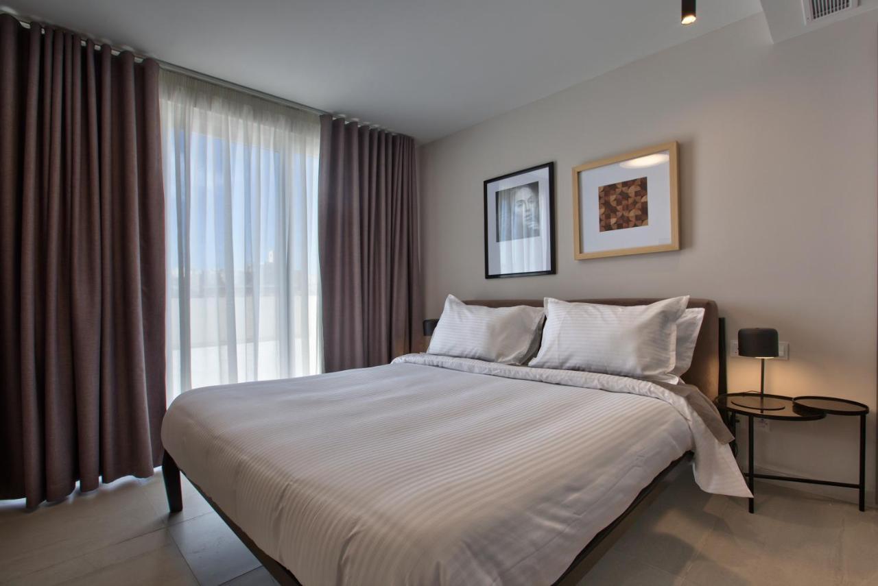 Sea Front Spacious Valletta Views Apartments Sliema Bagian luar foto
