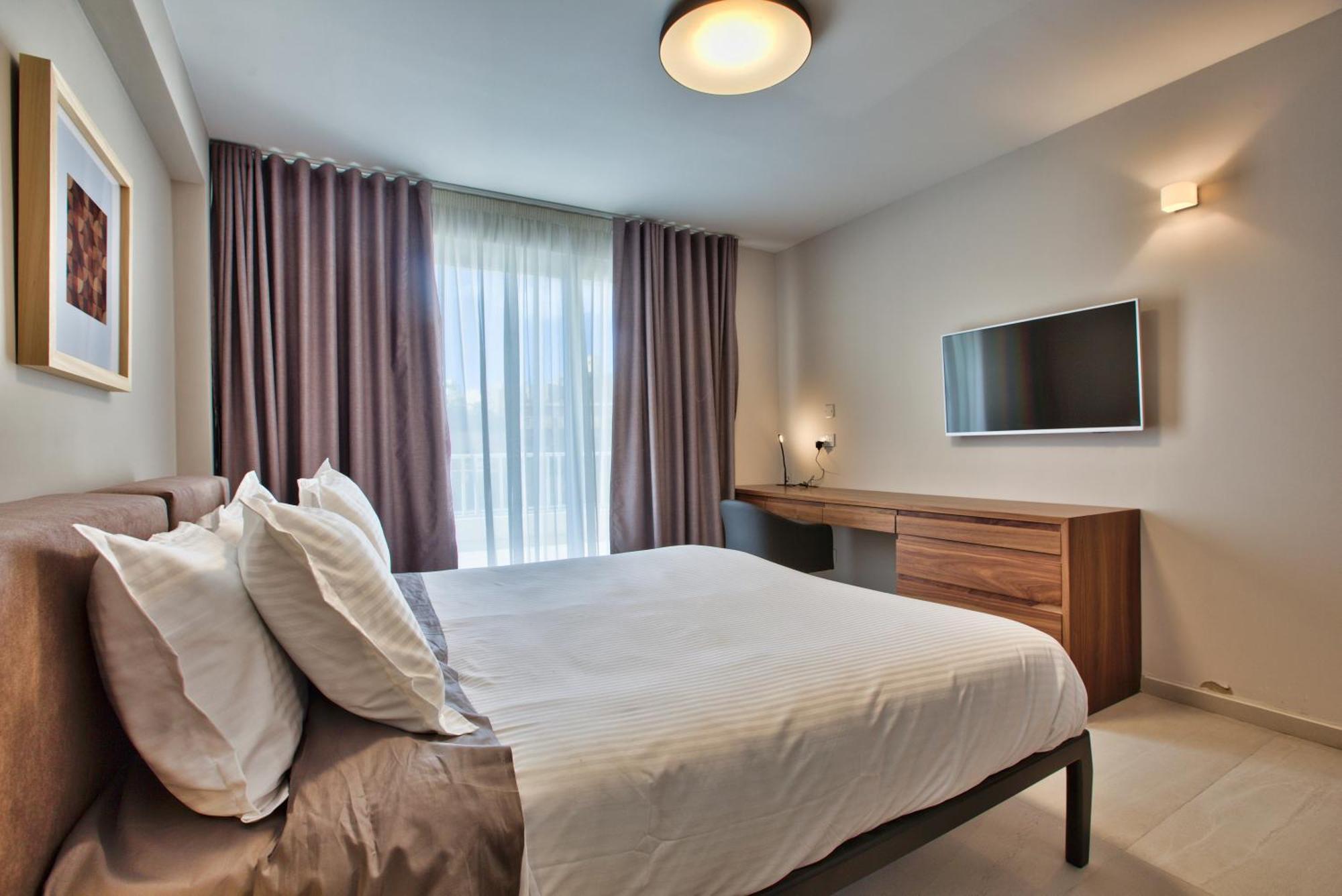 Sea Front Spacious Valletta Views Apartments Sliema Bagian luar foto