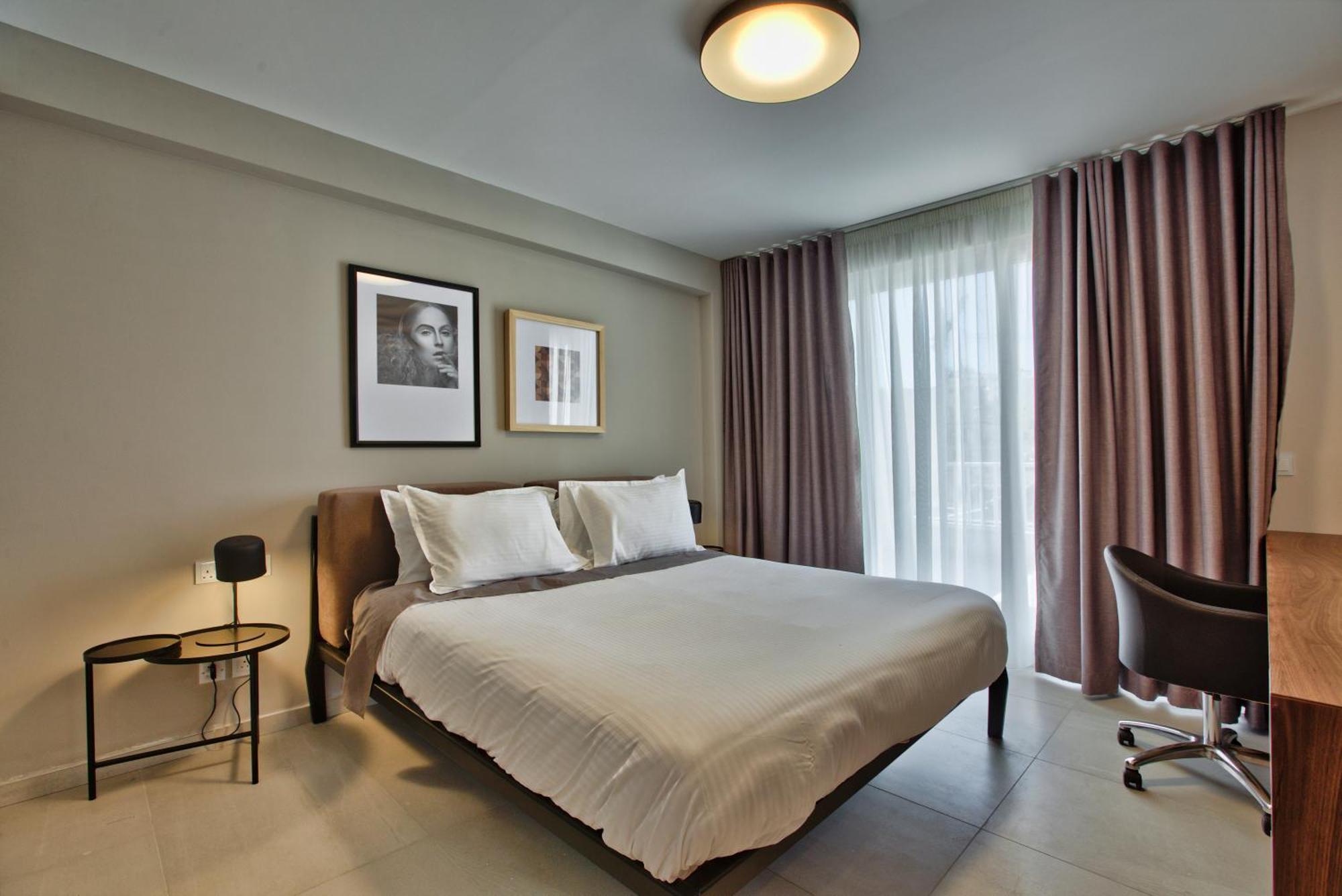 Sea Front Spacious Valletta Views Apartments Sliema Bagian luar foto