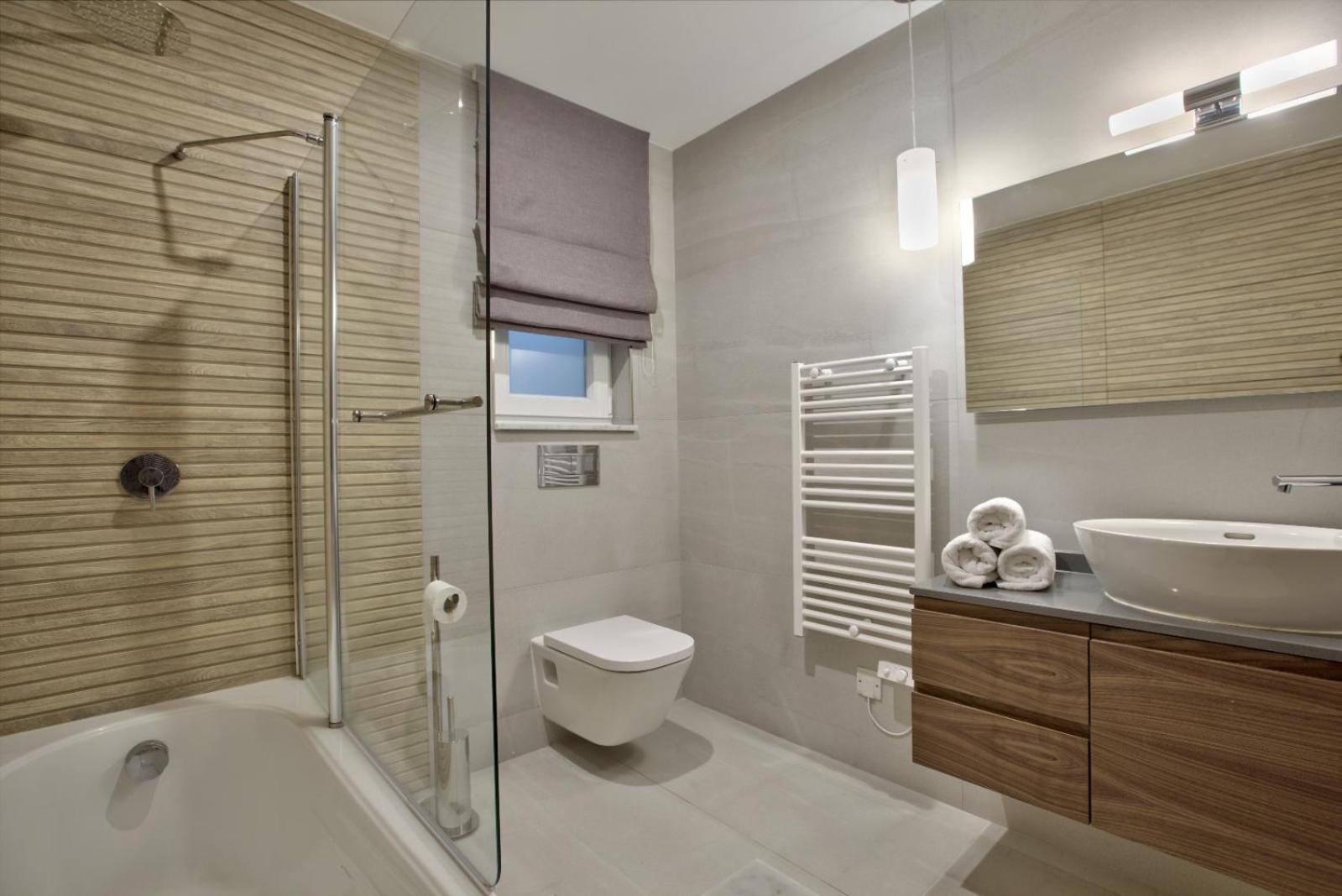 Sea Front Spacious Valletta Views Apartments Sliema Bagian luar foto